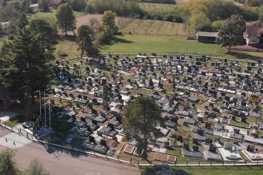 Groblje u Garevcu. Snimak iz drona.