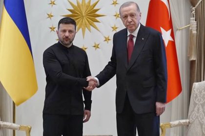 Predjednik Ukrajine Zelenski sa predsjedikom Turske Erdoganom.