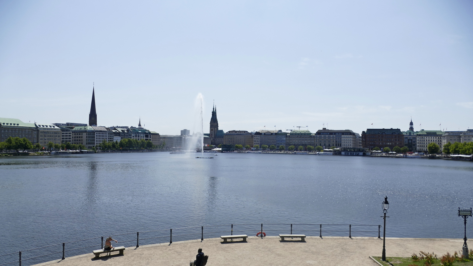 Jezero Alster u Hamburgu.