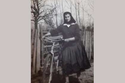 Ilustracija, arhivska fotogorafija žene iz Bosanske Posavine s kraja 20. stoljeća.