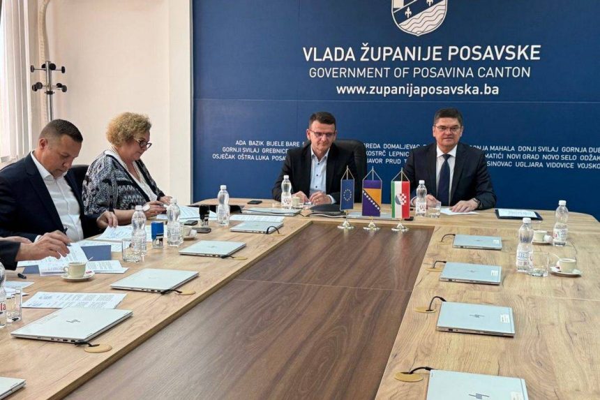 U uredu kod predsjednika Vlade Županije Posavske.