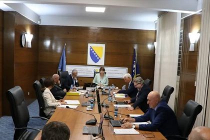 Članovi Središnjeg izbornog povjerenstva BiH na svom zajedanju.