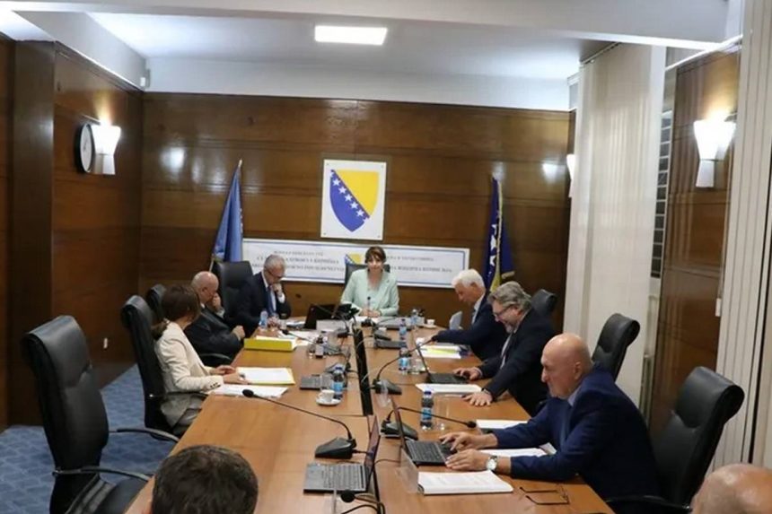 Članovi Središnjeg izbornog povjerenstva BiH na svom zajedanju.