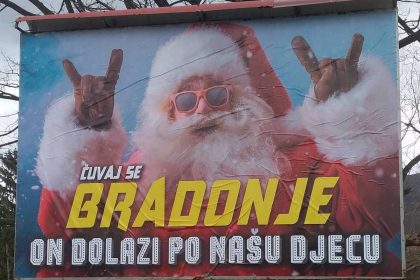 Jumbo plakat tuzlanskog džemata koji poziva vjernike da ne priznaju Djeda Mraza i da ne slave Novu godinu.