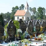Groblje u selu Matići. Spomenici osam stradalih dječaka u ratu 1995. godine