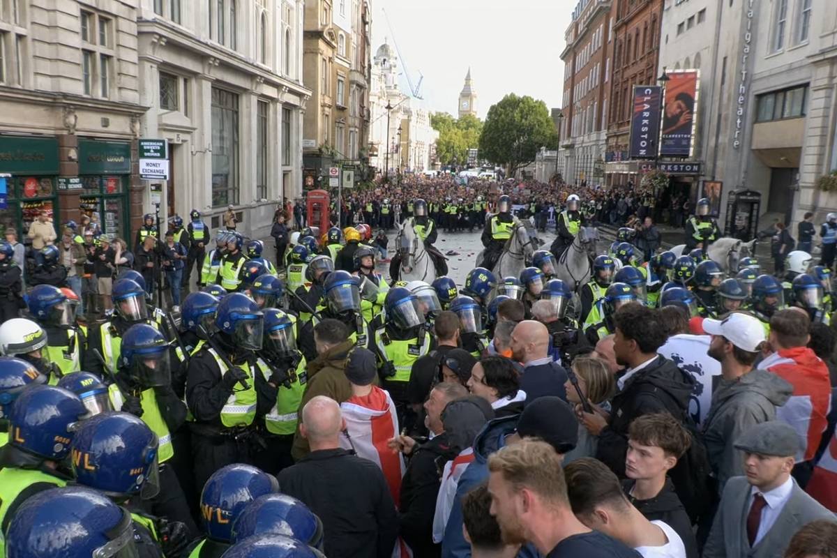 Policija i prosvjednici na ulicama Londona.