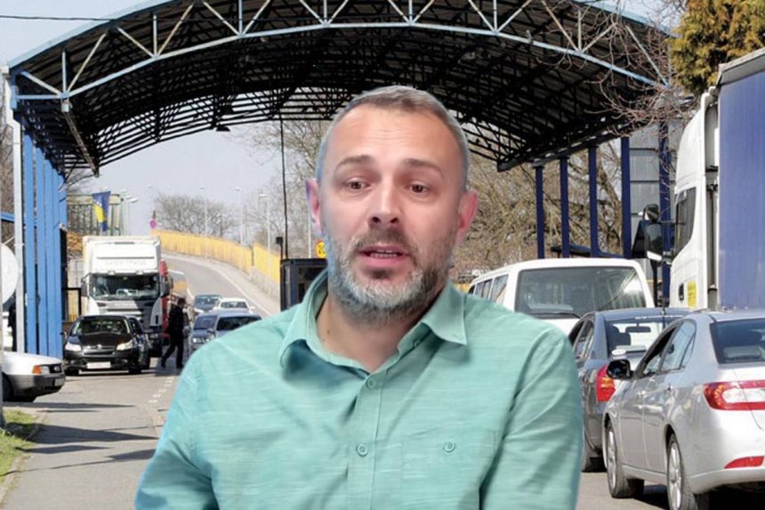 Novinar Avdo Avdić ispred graničnog prijelaza. Montažana slika.