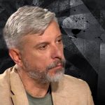 Hrvoje Klasić, povjesničar i publicista u krupnom planu. Iza tamna pozadina.