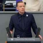 Njemački parlamentarac Adis Ahmetović za govornicom u Bundestagu.