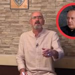 Fatmir Alispahić u svom studiju. Iznad njega uokvirena slika Edina Garaplije