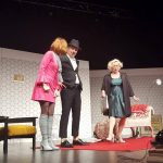 Glumci kazališne predstave na sceni