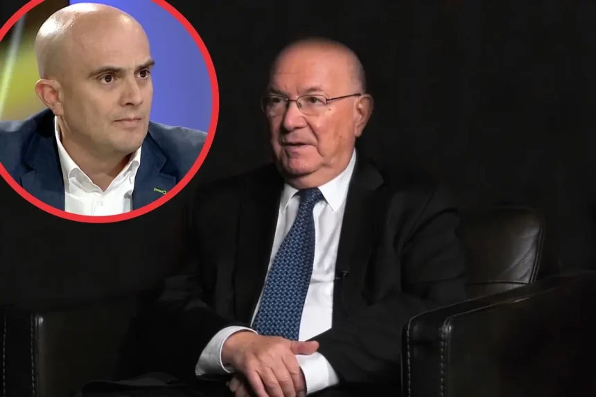 Mate Granić sjedi u crnoj fotelji, u krugu povrh slika Slavena Raguža.