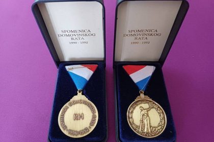 Spomenica Domovinskog rata- lice i naličje medalje.