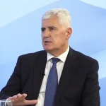 Dragan Čović u studiju TV kuće odgovara na pitanja novinara.