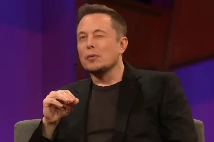 Elon Musk u jednom TV studiju prilikom intervjua.