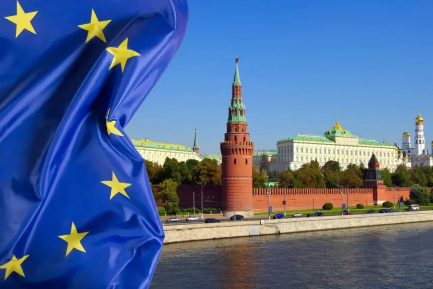 Zastava Europe u prvom planu iza motiv grada Moskve.