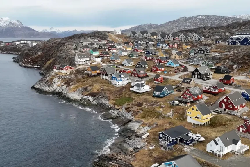 Panorama glavnog grada Grenlanda Nuuk.