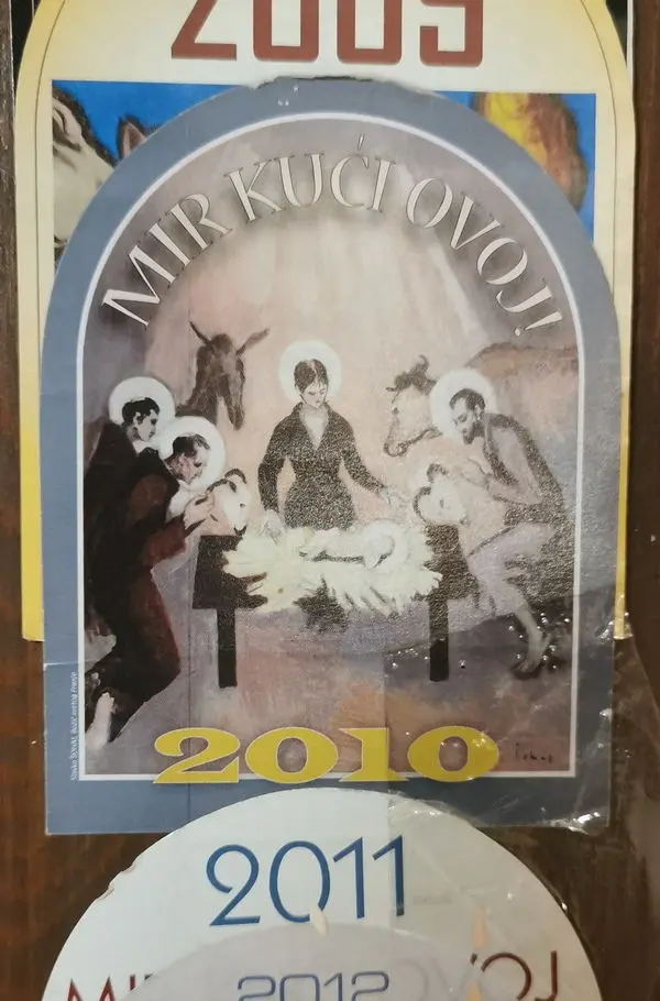 Sličica iz 2010 godine na vratima kao simbol i potvrda blagoslova kuće.