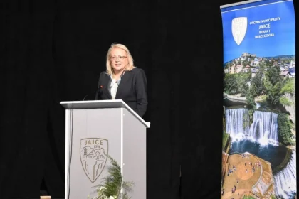 Lidija Bradara za govornicom na svečanoj sjedici povodom Sana općine Jajce.
