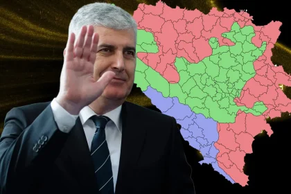Dragan Čović pozdravlja rukom u pozadini karta BiH sa ucrtanim trećim entitetom.