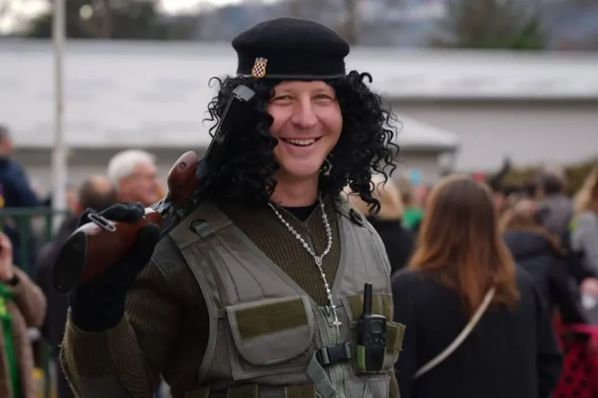 Dario Zurovec gradonačelnik Svete Nedelje maskiran u Thompsona.