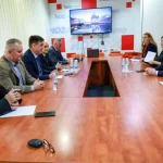 Sastanak koalcije predvođene HDZ 1990 sa američkim diplomatom Ginkelom.