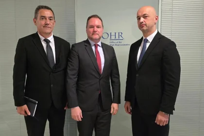 Čelništvi stranke HSP BiH u prostorijama OHR-a.