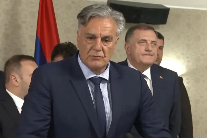 Saša Karan predsjednik Republike Srpske za govornicom.