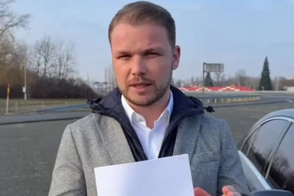 Draško Stanivuković gradonačelnik Banja Luke ispred graničnog prijelaza Hrvatske