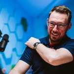 Dalibor Dado Milas iza mikrofona na gostovanju u jednom podcastu