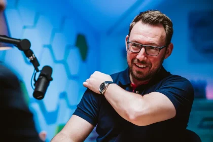 Dalibor Dado Milas iza mikrofona na gostovanju u jednom podcastu