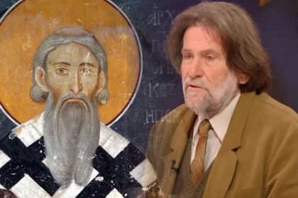 Prikaz sa freske Svetog Save i i njegovog kritičara Dragana Veselinova pored njega.