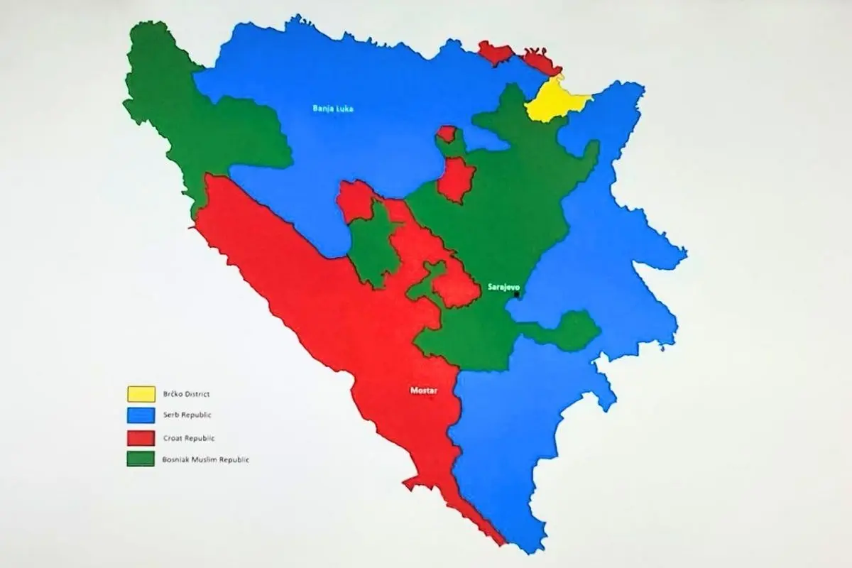 Mapa podjele BiH na tri entiteta i Distrikt Brčko.