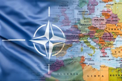 Zastava NATO-a prekriva zemljovid Europe. Međusobno se isprepleću.