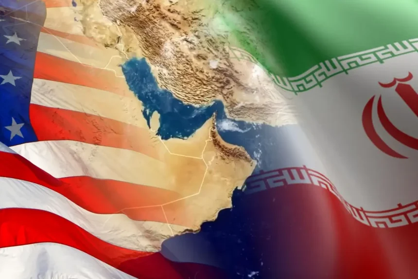 Zemljovid hormuškog tjesnaca kojeg opasuju zastave Irana i SAD.