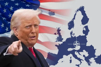 Predsjednik SAD-a Trump upire prstom. U pozadini zastava SAD-a i mapa članica NATO-a u Eropi