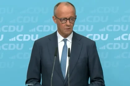 Friedrich Merz za govornicom u CDU