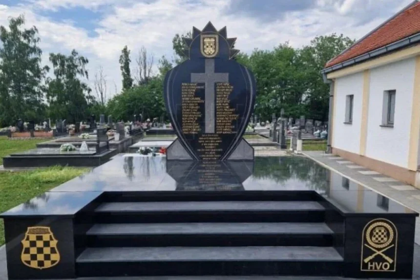 Obnovljeni spomenik u Modranu kod Dervente.