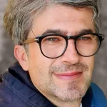 Petar Jeleč u krupnom planu s naočalama.