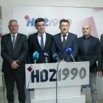 Predsjednici pet oporbenih stranaka iz koalicije "Petorke" na predstavljanju svog kandidatat za člana Predsjedništva BiH.