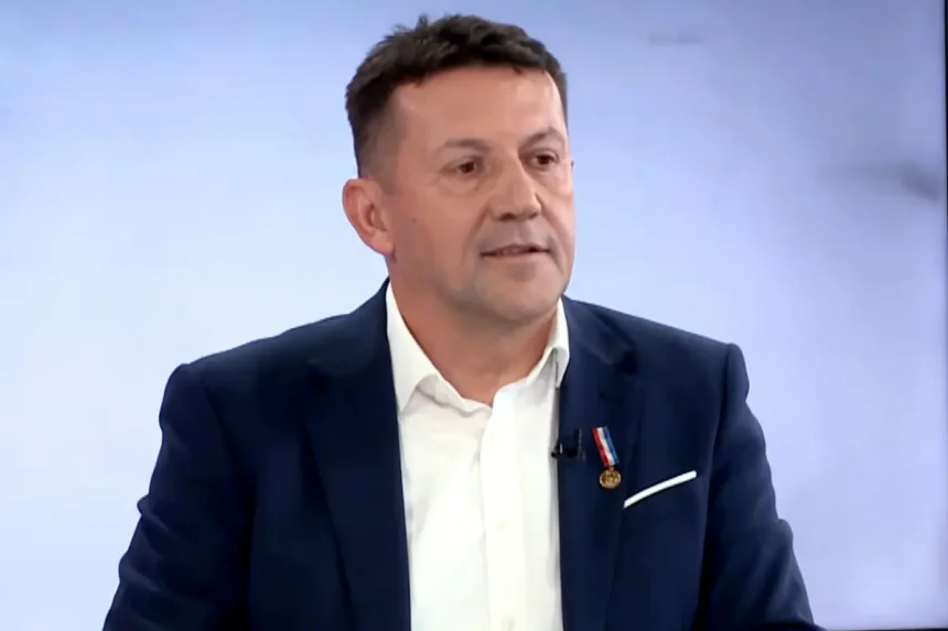 Zdenko Lučić u studiju FACE TV-a tijekom intervjua s Senadom Hadžifejzovićem