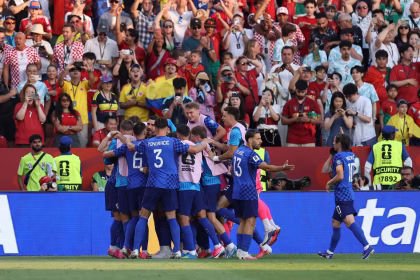 Nogometaši Hrvatske slave postignuti gol protiv Portugala.