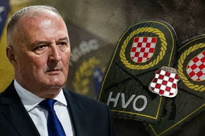 Zukan Helez sa insignijama HVO-a