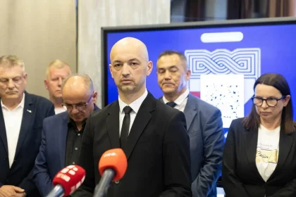 Vodstvo HSP BiH na konferenciji za tisak.