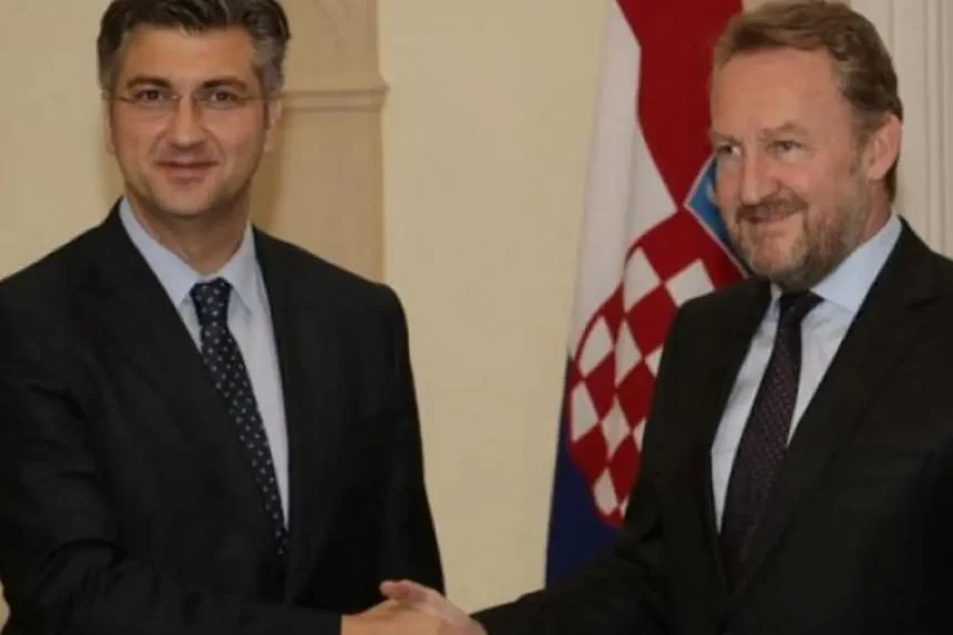 Andrej Plenković i Bakir Izetbegović se rukuju prigodom susreta.