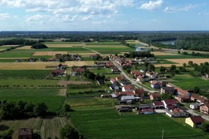 Panorama krajolika u Bosanskoj Posavini, selo Vidovice.