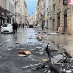 Devastirana ulica u Parizu nakon prosvjeda.